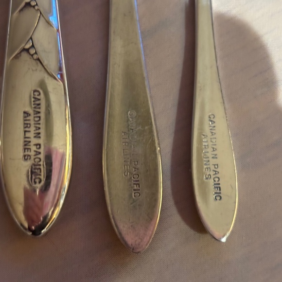 Vintage CANADIAN PACIFIC AIRLINES 3 Piece Cutlery Set - Picture 2 of 3